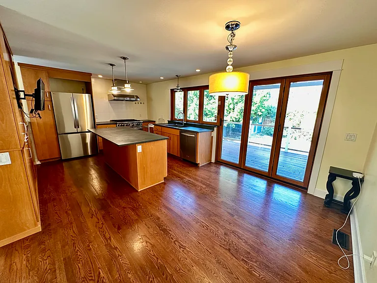 6856 23rd Ave NE — Photo 3