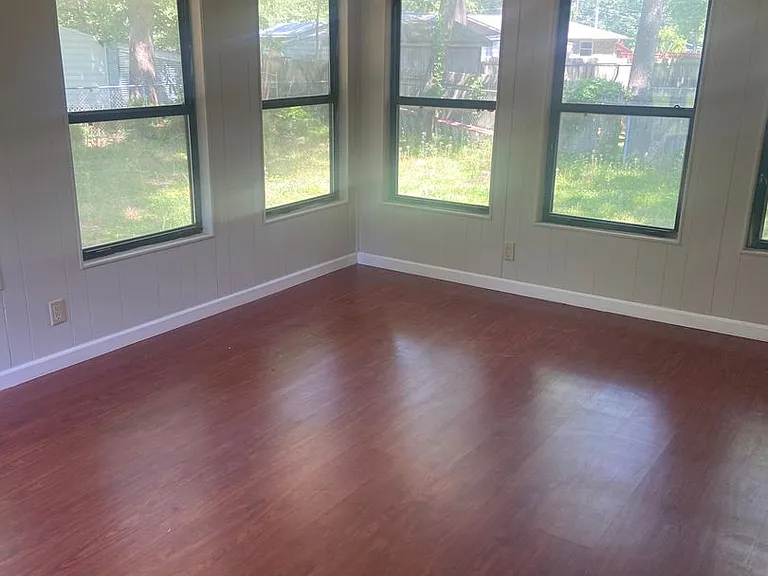 1908 Hickory Ln — Photo 14