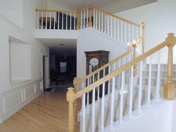 3rd image of 1419 Fairdale Ct