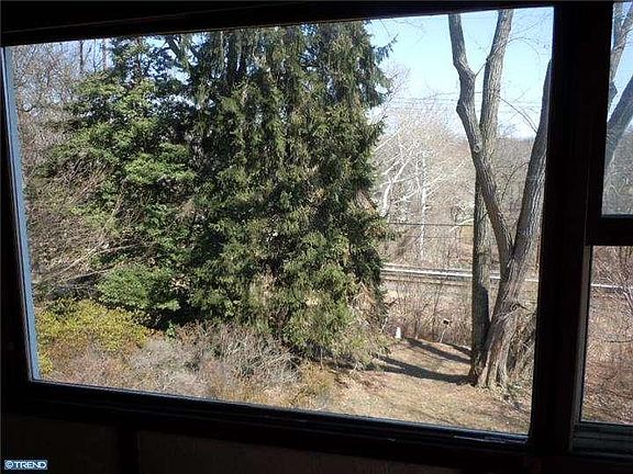 5th image of 668 Lawson Ave