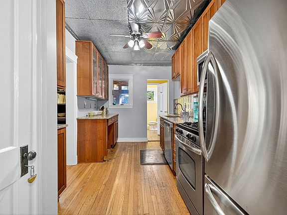 5th image of 98 Bourne St #98