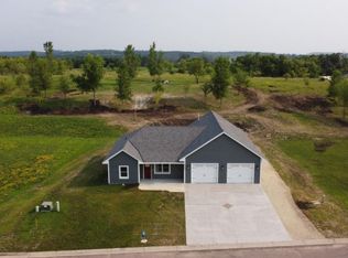6687 Bluff Dr, Cannon Falls, MN 55009
