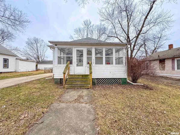 326 Derby St, Pekin, IL 61554