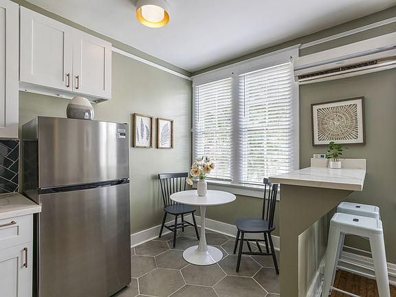 5th image of 838 Lowerline St APT 5