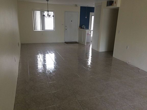 3rd image of 1631 NE 114th St APT 105