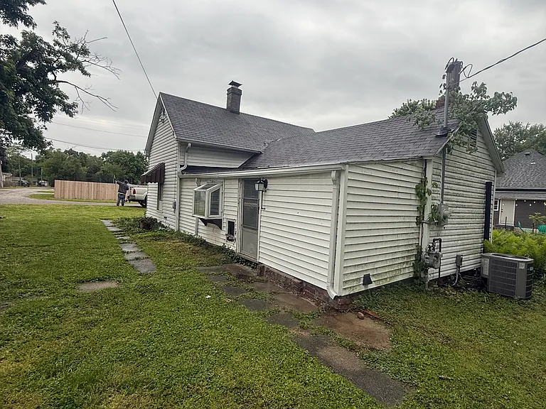 533 Higgins St — Photo 12