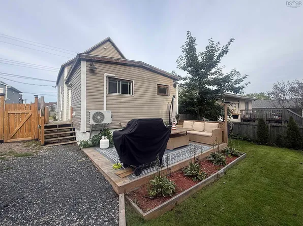 124 Bruce St, Glace Bay, NS B1A 3E5