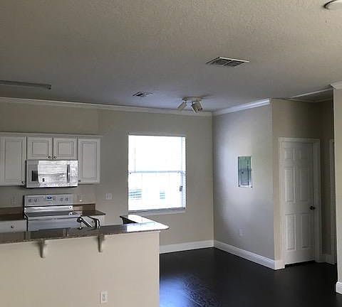 5th image of 201 Southern Pecan Cir Unit 101