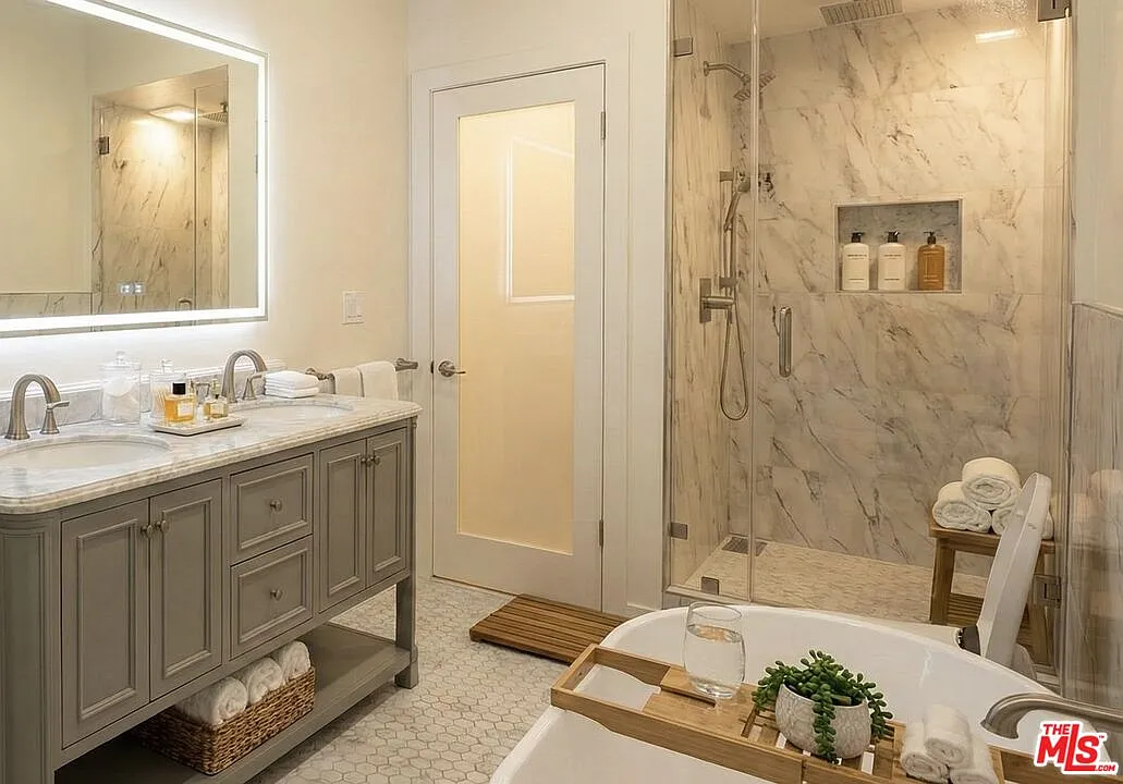 2 bed, 2.0 bath, 1250 sqft, $4,395 — Photo 3