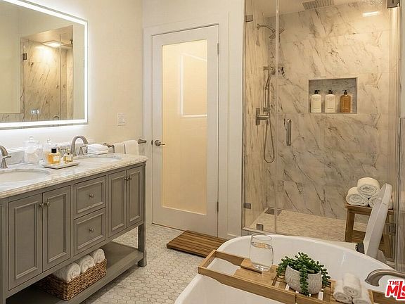 3rd image of 1000 S Sherbourne Dr #1006