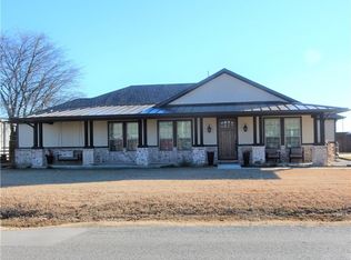 615 E Gee St, Pilot Point, TX 76258