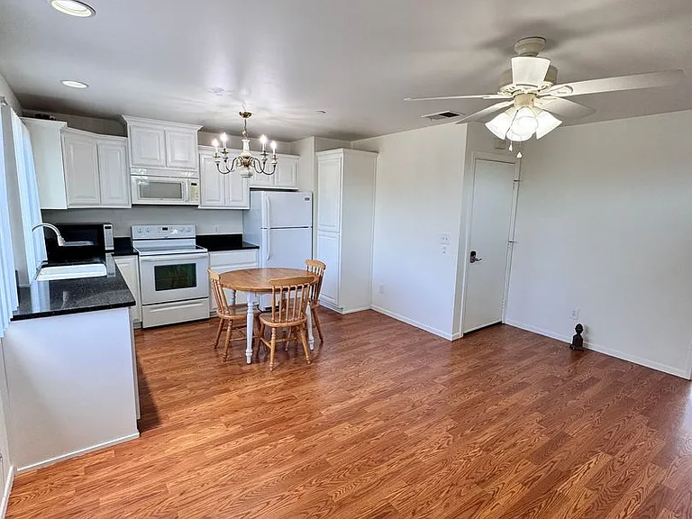 3190 Claremore Ave — Photo 2