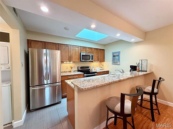 5th image of 4235 W Pine Blvd APT 21