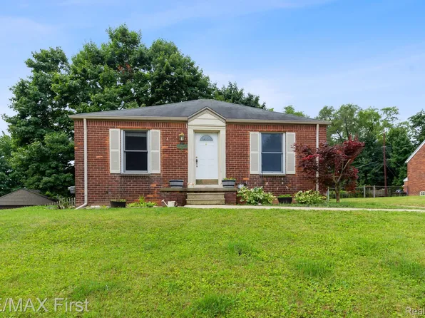 3569 Oakshire Ave, Waterford, MI 48328