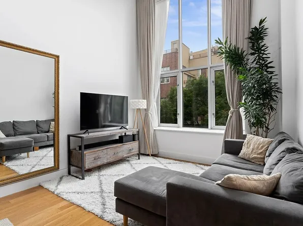 158 Manhattan Avenue image 1 of 6