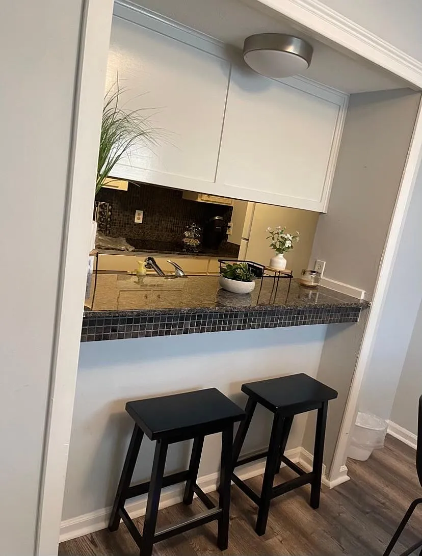 2 bed, 1.5 bath, 1188 sqft, $1,500 — Photo 3