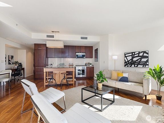 4th image of 500 106th Avenue NE #2609