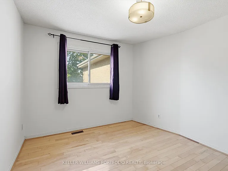 73 Jessica Gdns — Photo 50