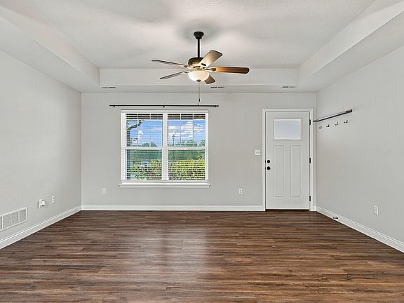 3rd image of 5517 Geyser Blvd