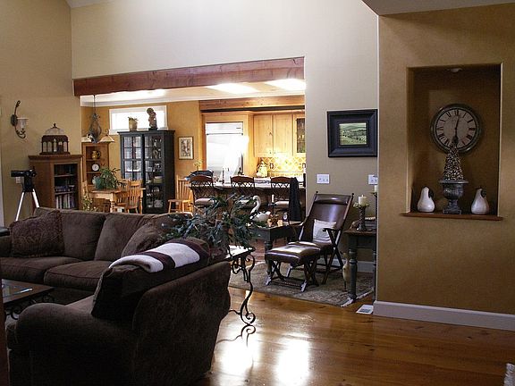 5th image of 1040 Wyndham Way