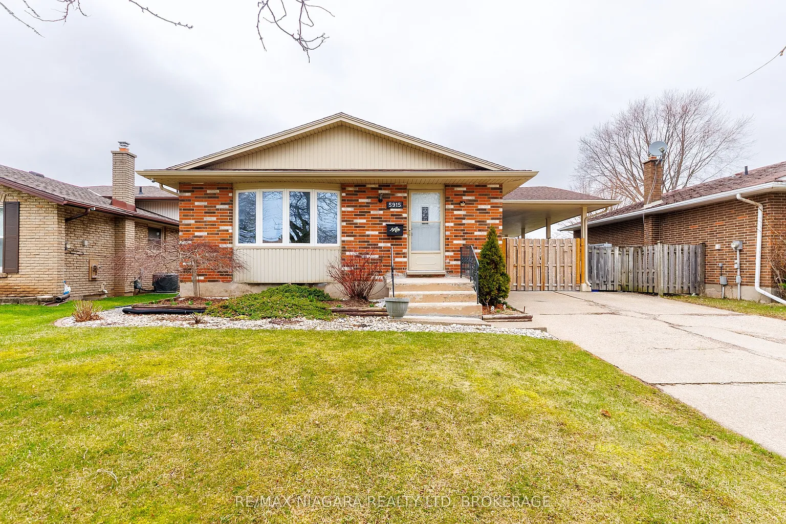 5915 Frontenac St N photo 1