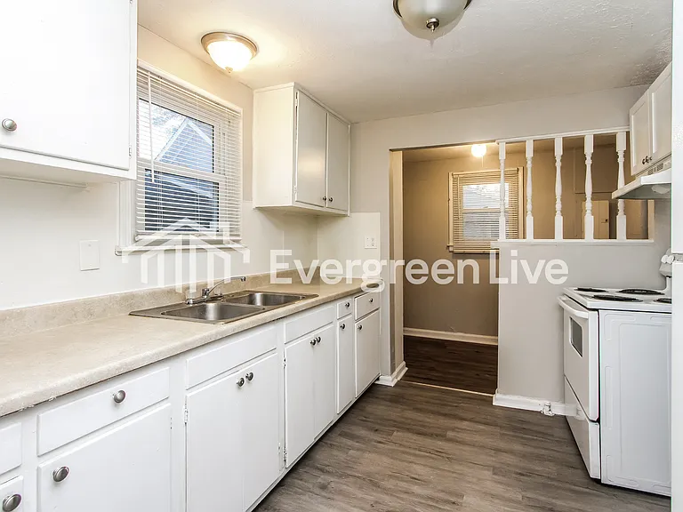 2230 N Butler Ave — Photo 8