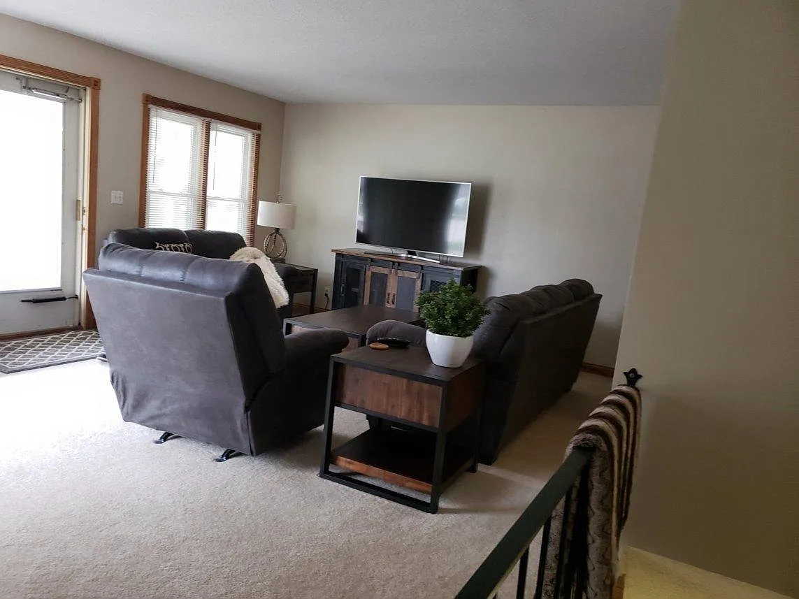 814 NW Greenwood Street — Photo 4