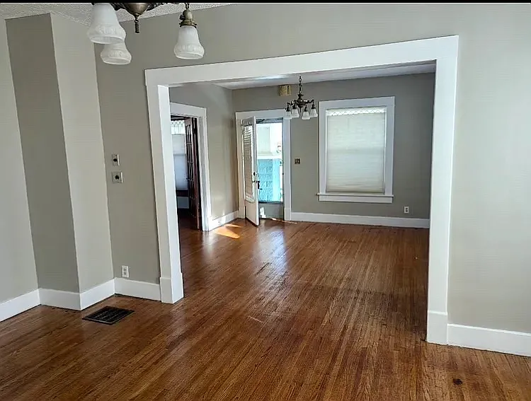 515 S Vine St — Photo 8