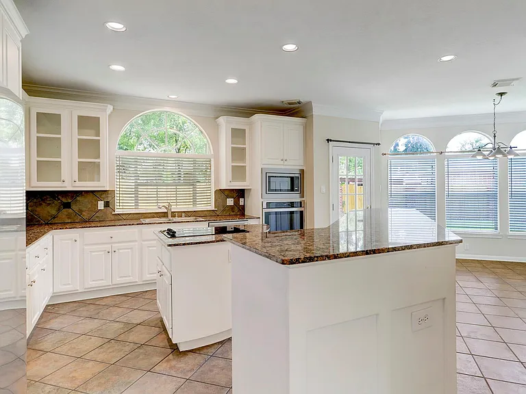 5365 Lampasas St — Photo 16
