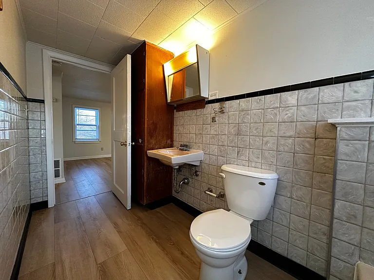 160 Gruenwald Ave — Photo 8