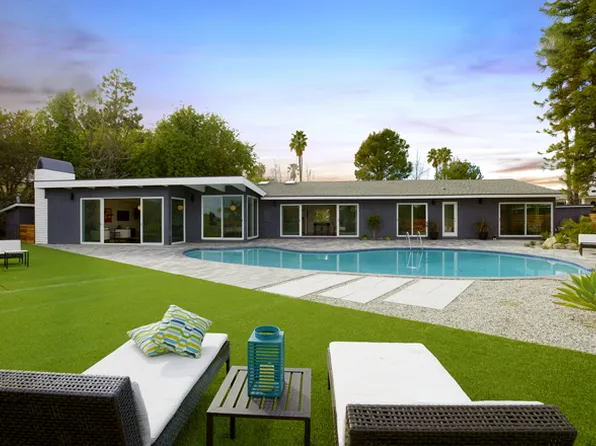 18200 Karen Dr, Tarzana, CA 91356