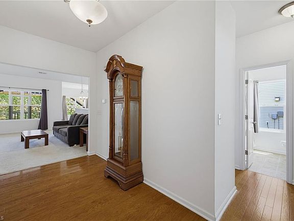 4th image of 268 Water Lily Cir