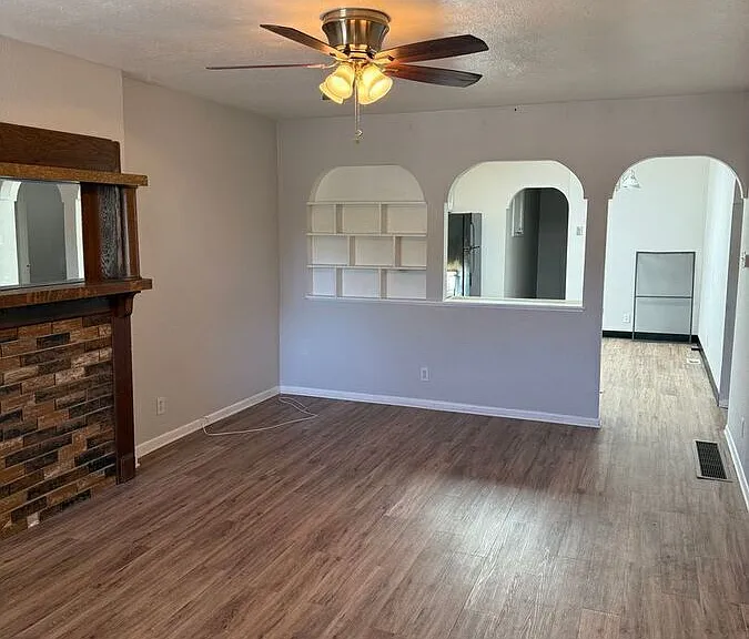 1526 N Lowell Blvd — Photo 3