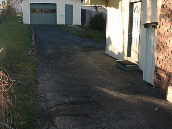 2nd image of 4913 Shorewood Dr