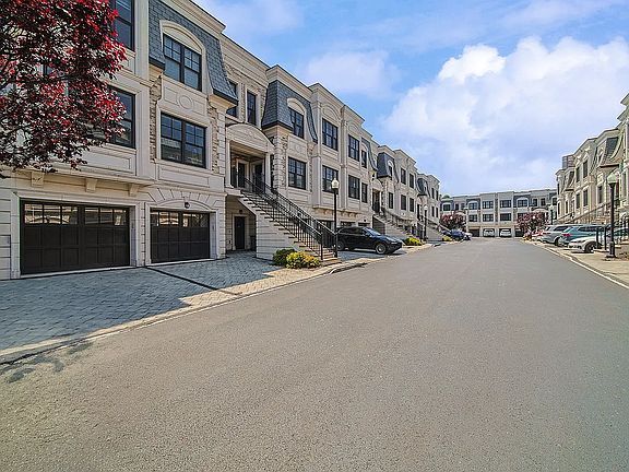 4th image of 35 Marquis Ct #35