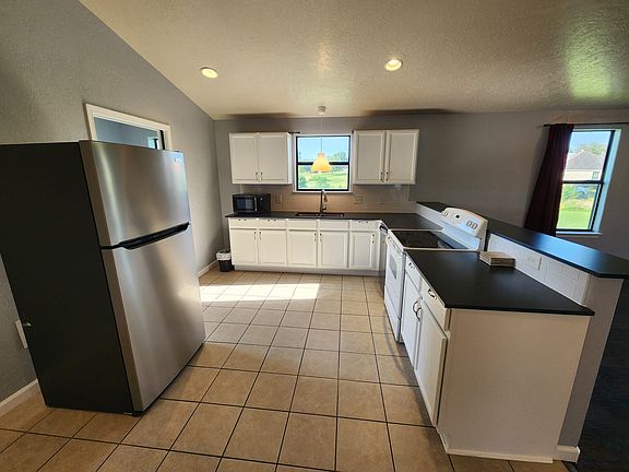 5th image of 851 Crest Circle Dr