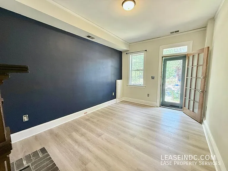 425 5th St SE — Photo 4