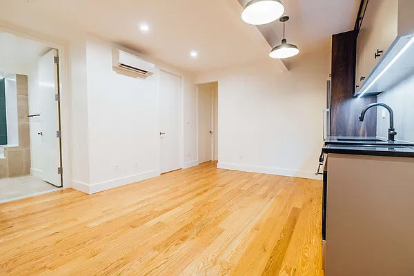 Rented by Nooklyn NYC LLC | media 121