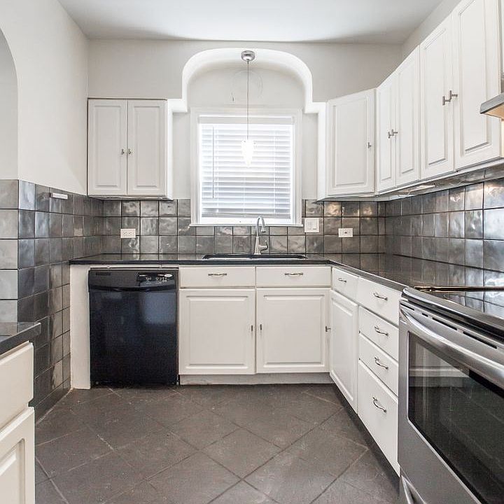 1st image of 7528 Oxford Dr