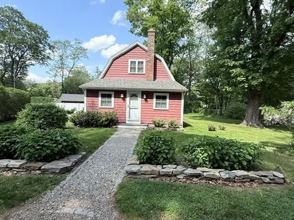 34 Hurlbutt Rd, Gales Ferry, CT 06335