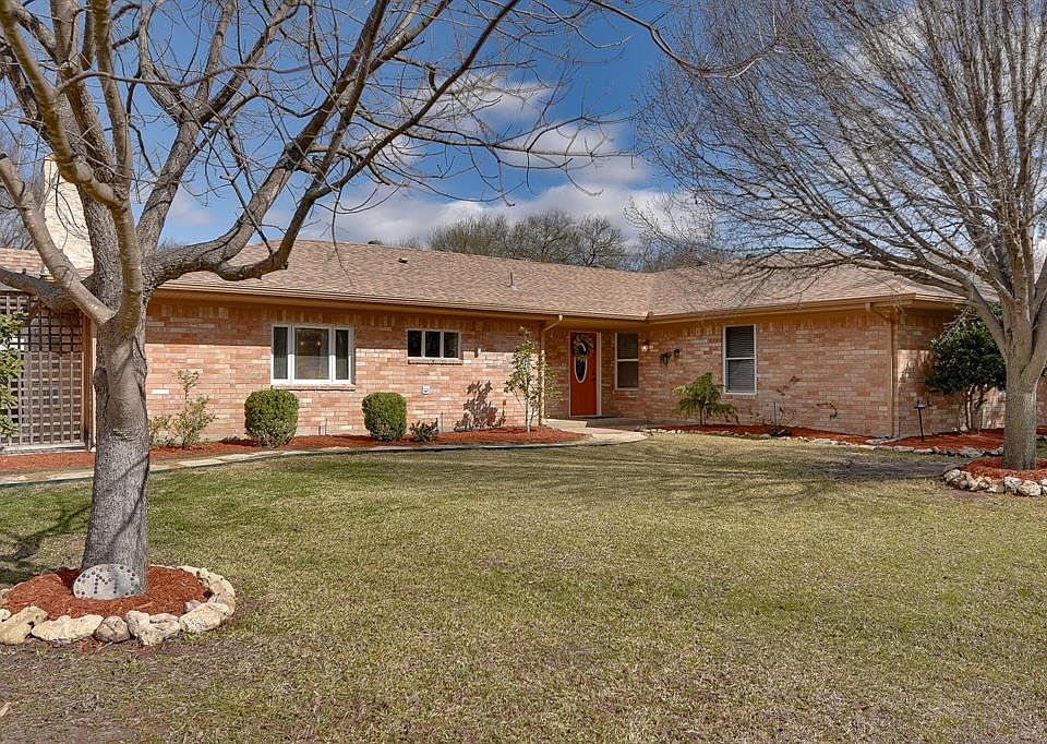 1st image of 147 Moonlight Dr