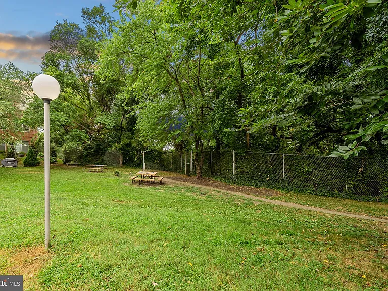 501 Slaters Ln #902 — Photo 36
