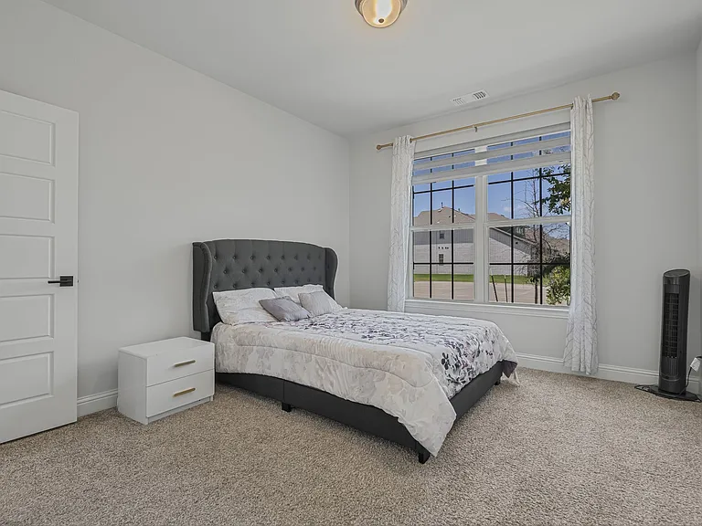 913 Gingham St — Photo 28