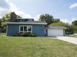 302 Thelma St, Hudson, IA 50643