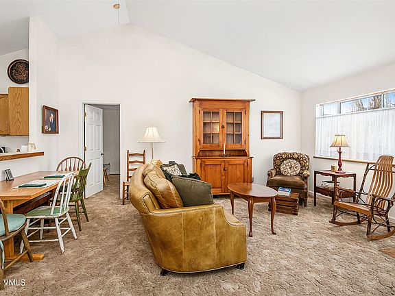 3rd image of 107 Vista Dr