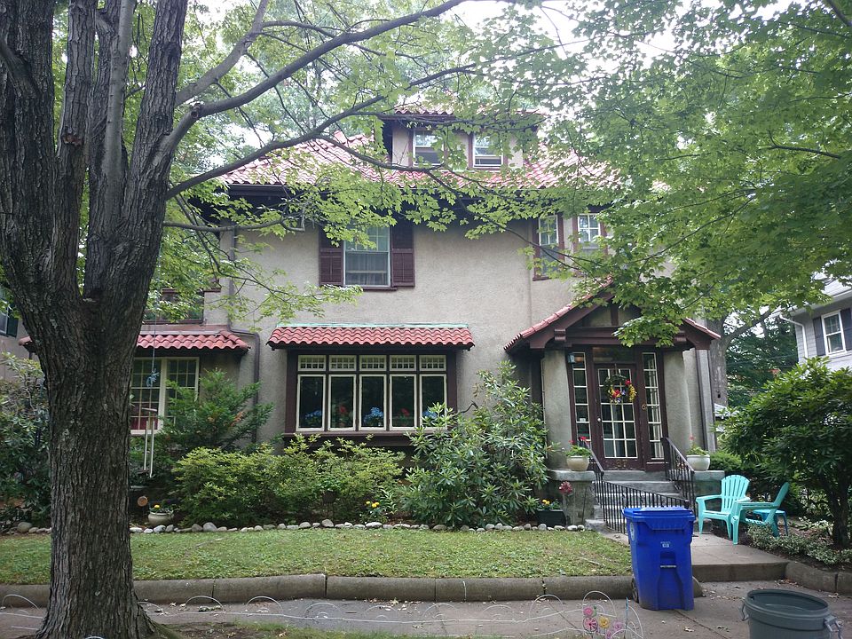 2nd image of 67 Crowninshield Rd