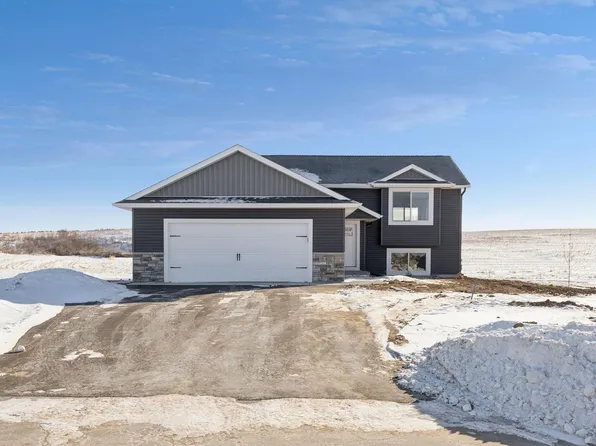 492 Coyote Way, New Richmond, WI 54017