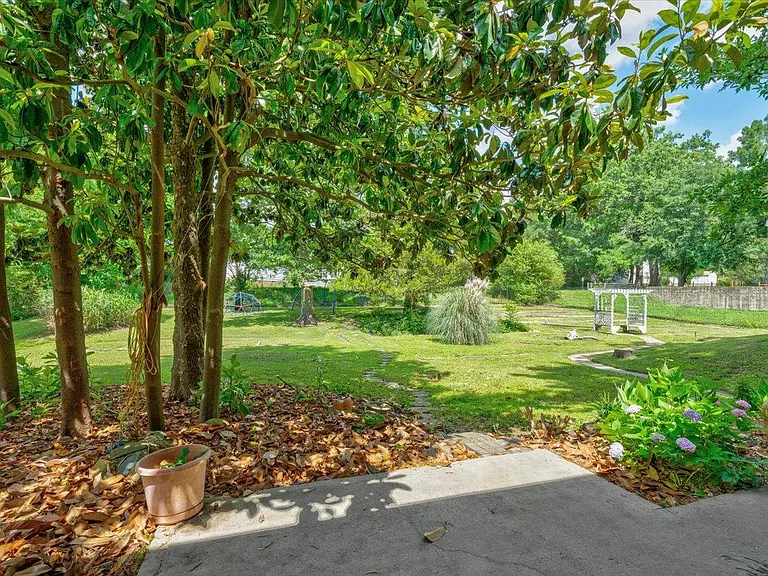 126 White Oak Dr — Photo 29