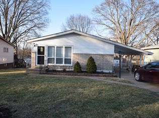 551 Aspen Ln, Crestwood, MO