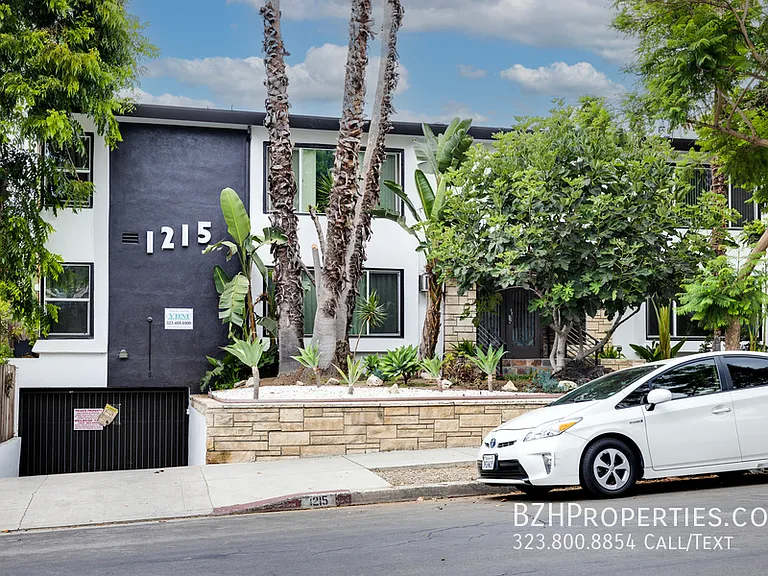 1215 N Hayworth Ave #104B — Photo 1